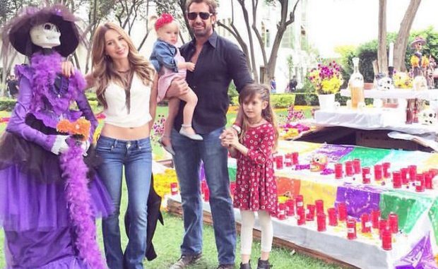 Geraldine Bazán - Gabriel Soto y sus dos bellas hijas Foto: Redes sociales