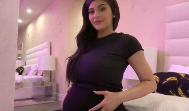 Kylie Jenner ya es mamá de una bebé