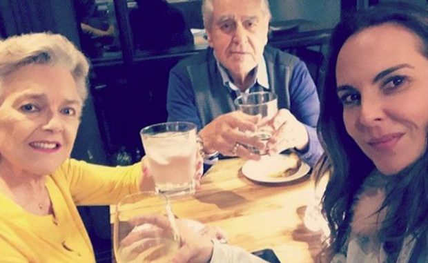 Kate del Castillo con su padre Éric y su madre Kate Trillo