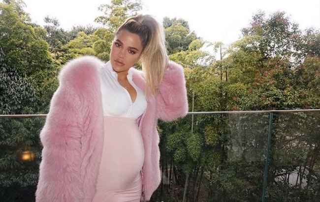 Khloe Kardashian luce su embarazo en viaje a Japón