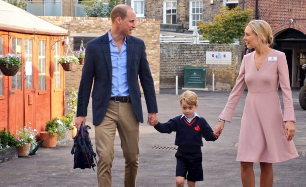 Príncipe George con su padre William y su profesora