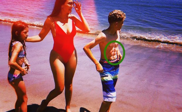 Elizabeth Gutiérrez con sus hijos Kailey y Christopher