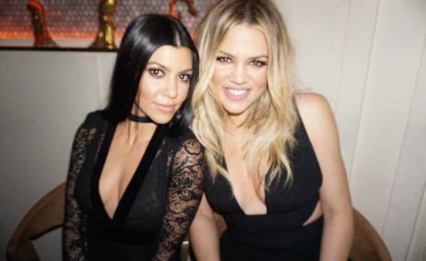 Kourtney Kardashian y su hermana Khloé