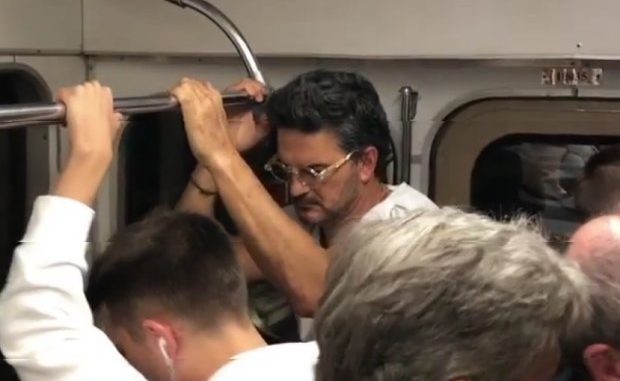 Ricardo Arjona en el Metro de Moscú