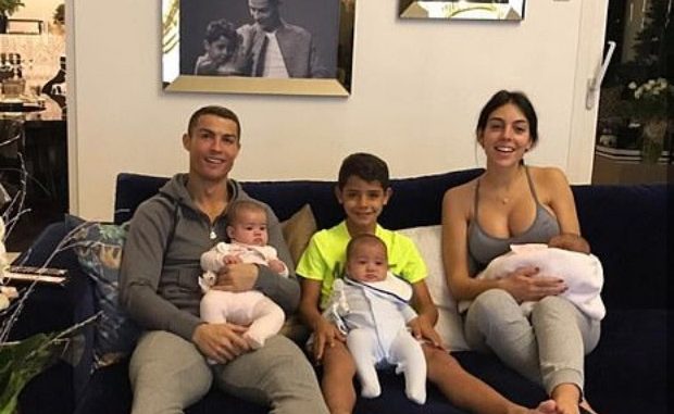 Cristiano Ronaldo con Georgina Rodríguez y sus hijos