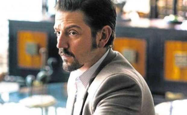 Diego Luna en su papel protagónico en Narcos:México