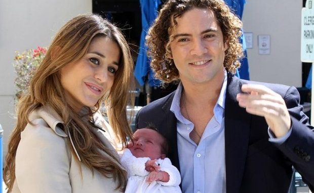 David Bisbal con Elenta Tablada y su hija Ella siendo una bebé Foto: Redes Sociales