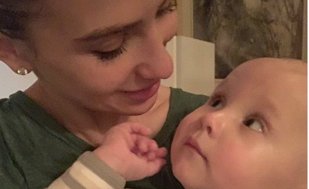 Hilaria Baldwin y su bebé Romeo