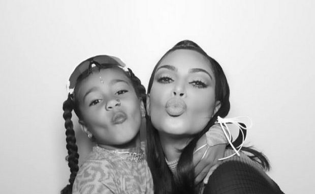 North West con su mamá Kim Kardashian