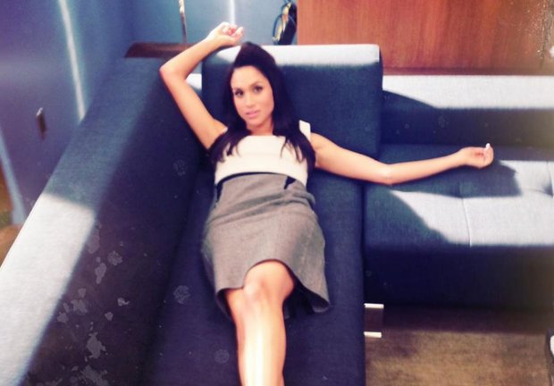 Resultado de imagen para Meghan Markle tras bastidores en "Suits"