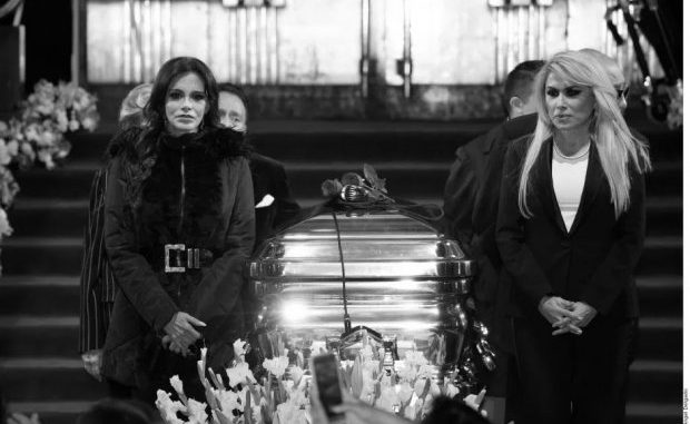 Lucia Mendez y Dulce en funeral de José José