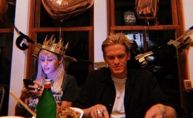 Miley Cyrus celebrando cumpleaños "en silencio"