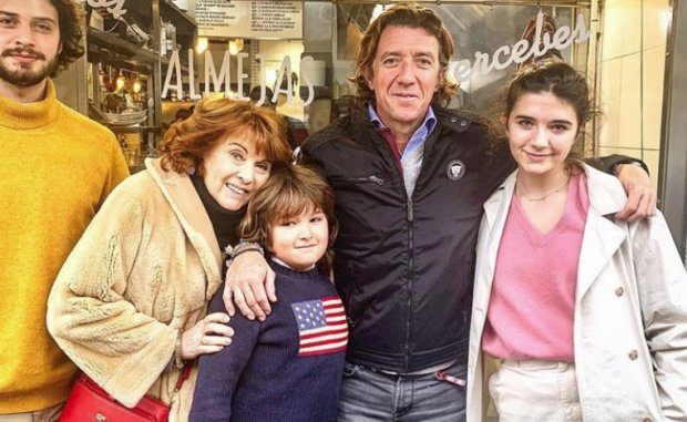 Colate, su hijo Andrea Nicolás, y su familia