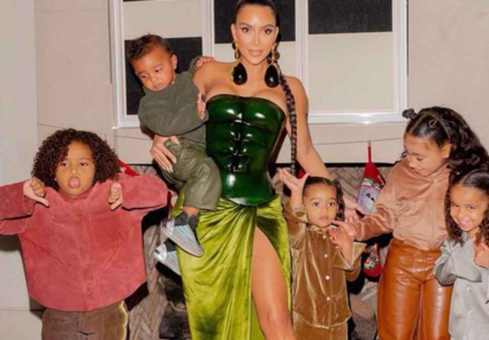Kim Kardashian demonstrates how he discreetly celebrates Navidad