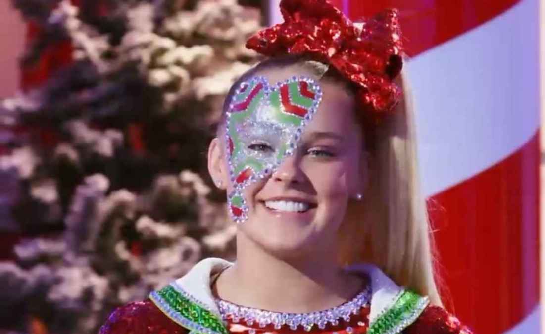 Jojo Siwa claims that her family and friends know she is gay