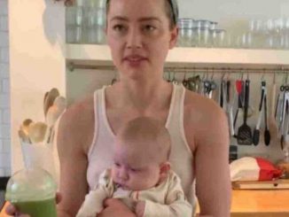 Amber Heard con su hija
