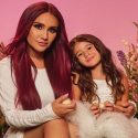 Hija de Dulce María debuta como modelo en campaña publicitaria