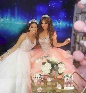 Thalía Y Karla Martínez De Quinceañeras 