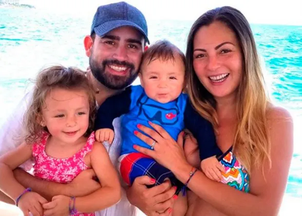 Mariana Ochoa Con Su Marido Patricio De La Peña Y Sus Dos Hijos