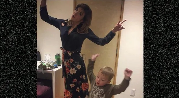 Silvia Navarro Y Su Hijo León