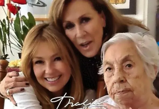 Thalía Y Laura Zapata Con Su Abuela Eva Mange