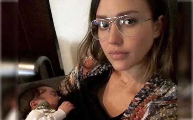 Jessica Alba Y Su Pequeño Hijo Hayes