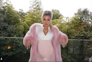 Khloe Kardashian Luce Su Embarazo En Viaje A Japón