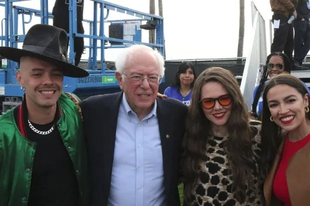Jesse Y Joy Con Bernie Sanders Y La Congresista Alezandría Ocasio