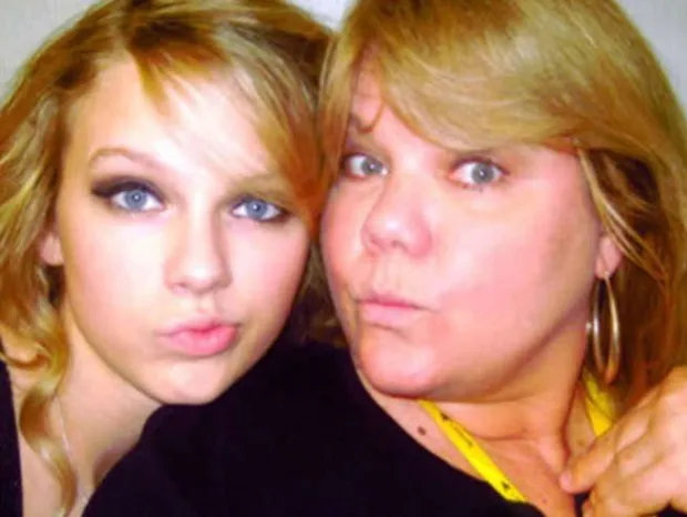 Taylor Swift Y Su Mamá Andrea