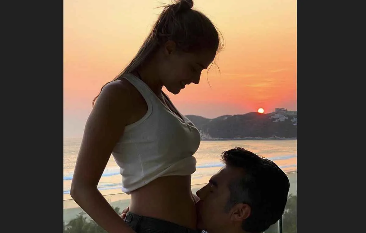 Adrián Uribe Y Su Novia Thuany Martins