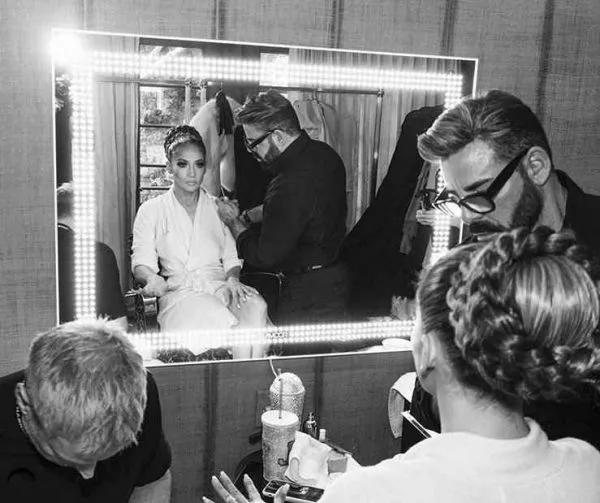 Jennifer Lopez Con Su Estilista De Uñas Estrella Tom Bachik 