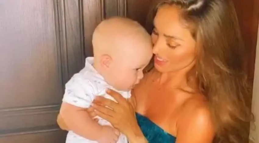 Anahi Y Su Bebé Emiliano