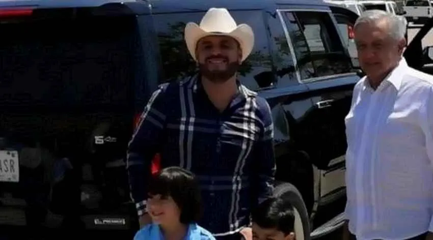 El Komander Y Sus Hijos Con El Presidente Andrés Manuel López Obrador