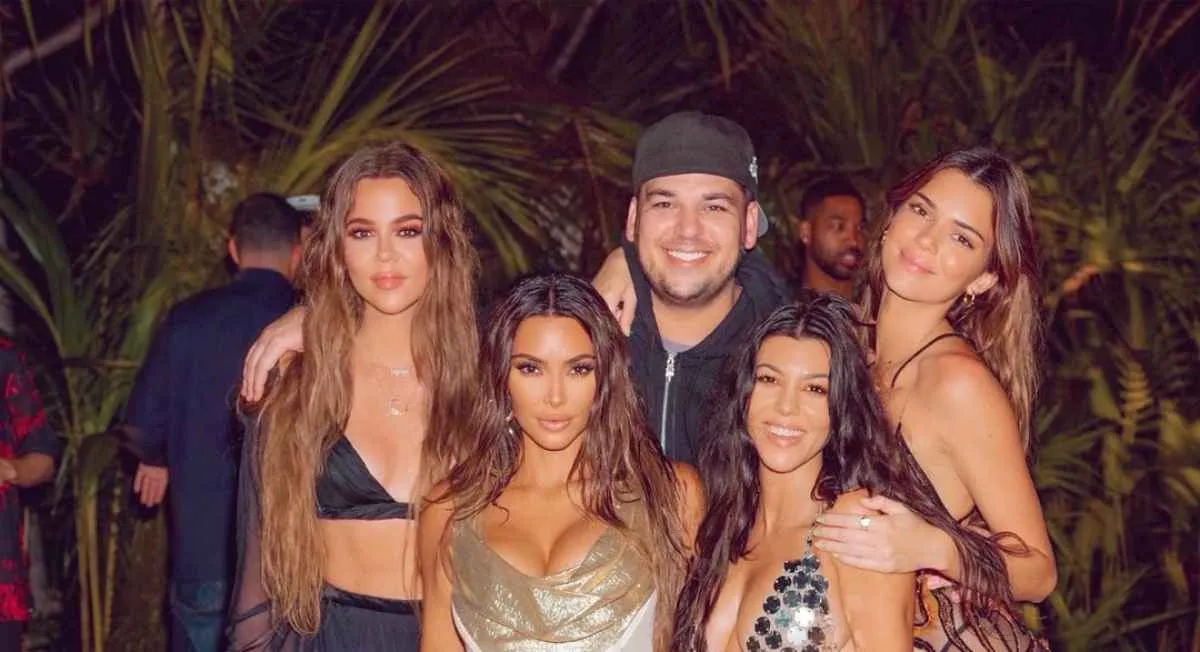 Kim Kardashian Y Su Familia En Viaje A Tahití