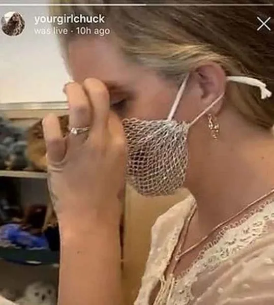 Lana Del Rey Usando Máscara De Malla