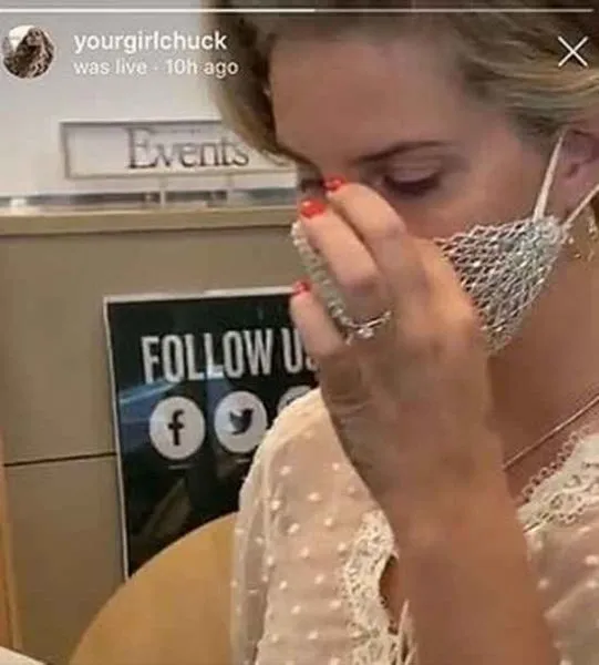 Lana Del Rey Usando Máscara De Malla 1 2