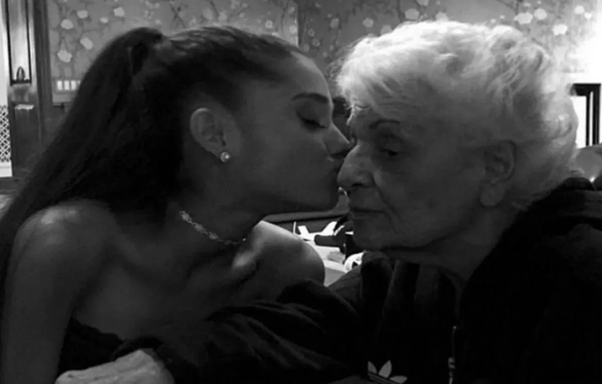Ariana Grande y su abuela Marjorie Grande