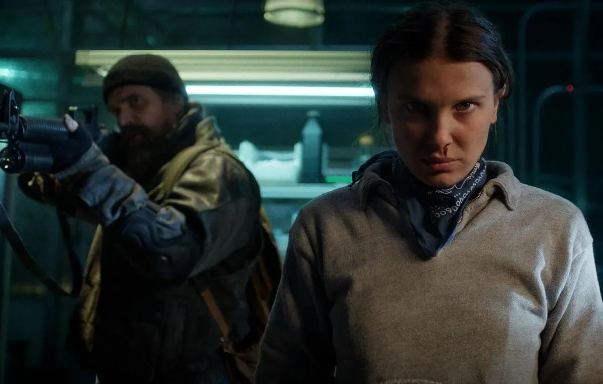 David Harbour y Millie Bobby Brown en escena