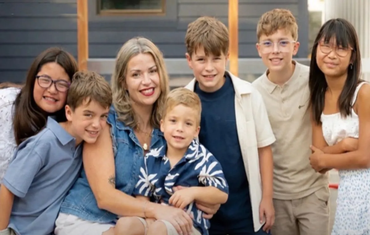 Amanda “Mandy” Karolkiewicz y sus hijos
